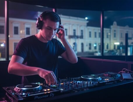 The Ultimate Guide to Professional DJ Headphones in Timișoara (2026)