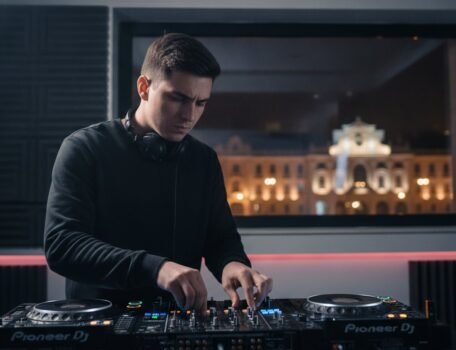 Book DJ Practice Time in Timișoara: Level Up to Club Standard in 2026
