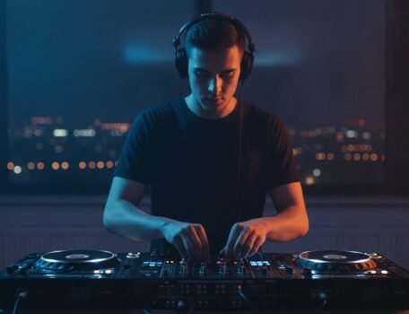 Benefits of Practicing on Pro DJ Gear in Timișoara: The 2026 Guide